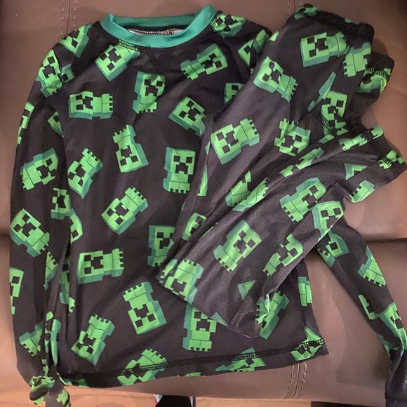 Two warm gear outfits - Picture 3 of 5